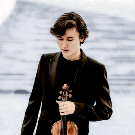 Daniel Lozakovich © Lyodoh Kaneko_Deutsche Grammophon