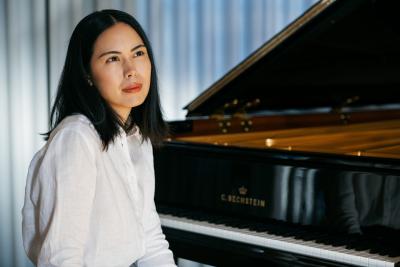 Mona Asuka © Christian H. Hasselbusch