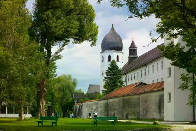 Kloster Frauenchiemsee außen