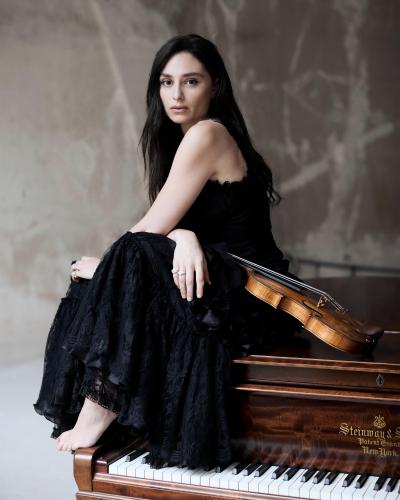 Esther Abrami © Luc Braquet